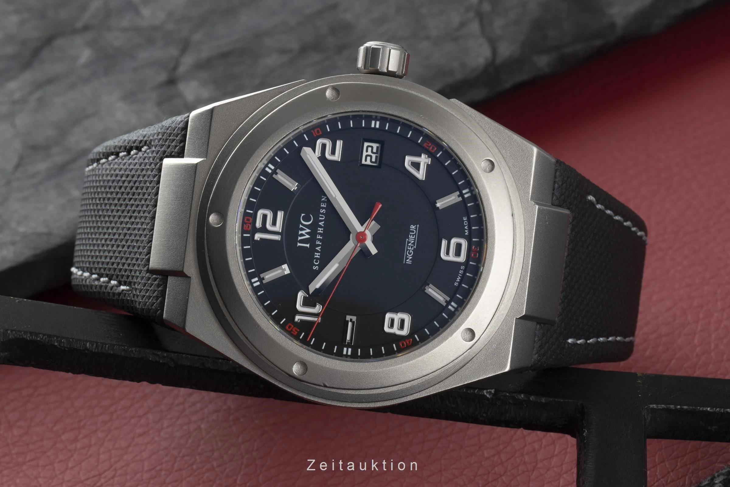 IWC Ingenieur titanium automatic men's watch IW3227  [2105632] - Image 2